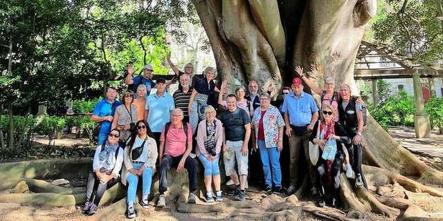 Der ehemalige stellvertretende SBV-Direktor Urs Schneider (Mitte) begleitete die Leserreise nach Südafrika.
