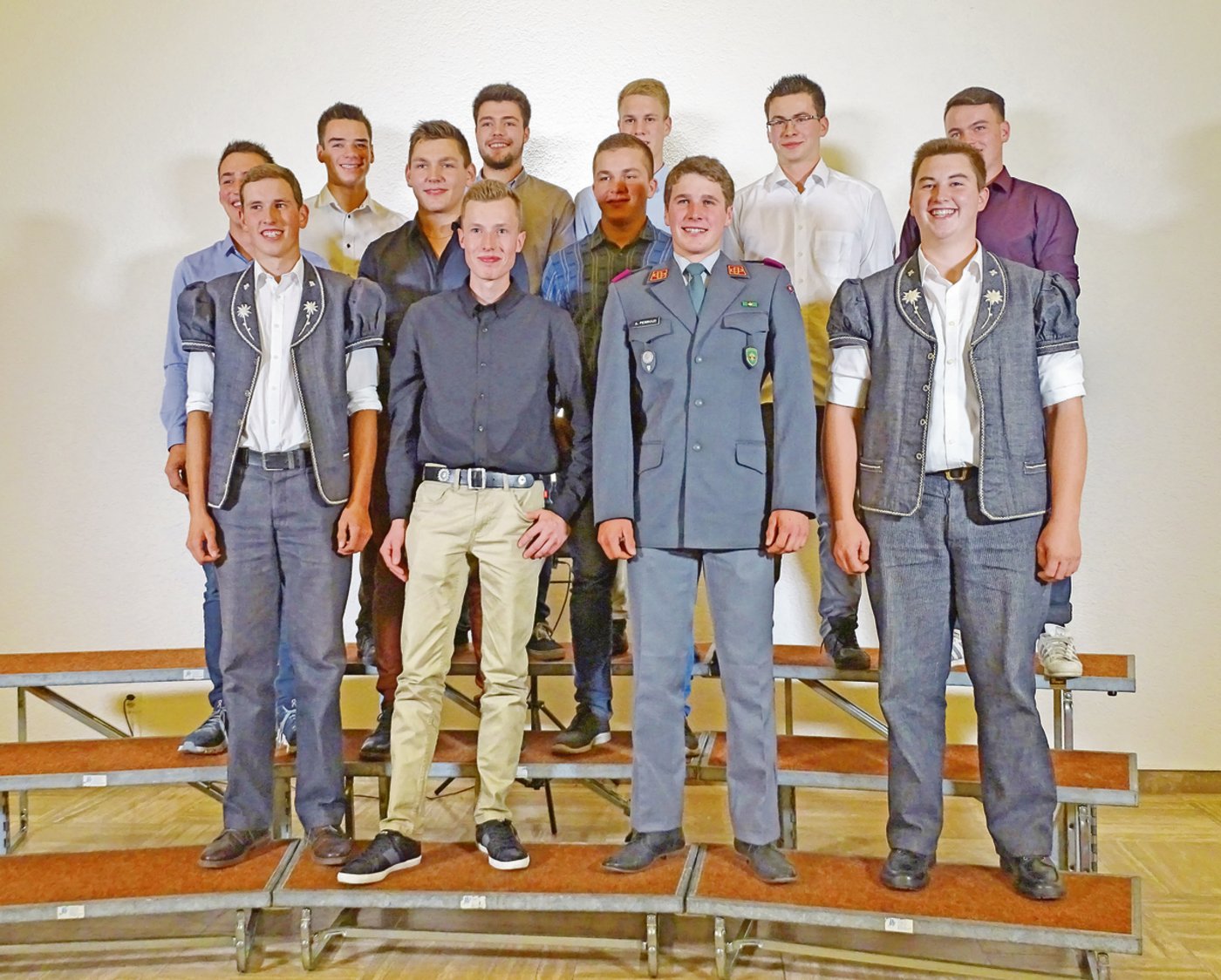 Die Landwirte EFZ der zweiten Klasse, welche die Ausbildung bilingue absolvierten. Nicht alle sind von Haus aus zweisprachig aufgewachsen, sondern haben die Chance zur Zweisprachigkeit genutzt.  