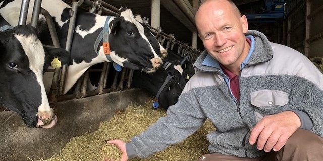 Hat künftig wieder mehr Zeit für die Kühe auf dem Betrieb in Wauwil. Jakob Lütolf tritt Mitte Oktober als Präsident des LBV ab.  (Bild js)