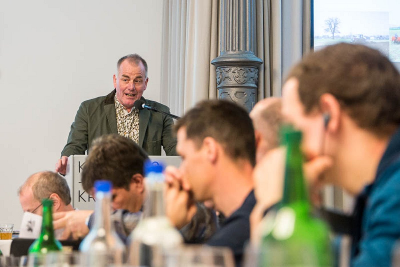 Josef Meyer, SVZ-Präsident, eröffnet die DV in Bern. (Bild hja)