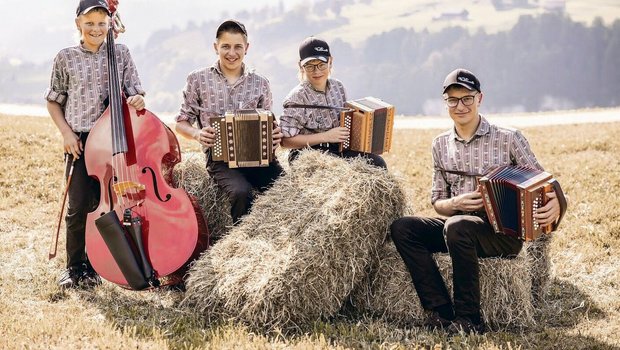 Die Brüder Luca, David, Julian und Dominic Betschart waren als Ländlerformation Kalberweidli-Büeblä in den USA unterwegs (v. l.).