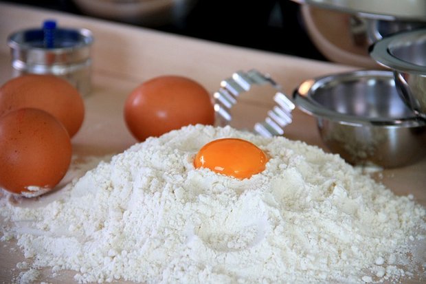 Schweizer Eier: 2019 erstmals über eine Milliarde Eier haben jeweils in der Backzeit um Weihnachten und an Ostern Hochsaison. (Bild Pixabay)
