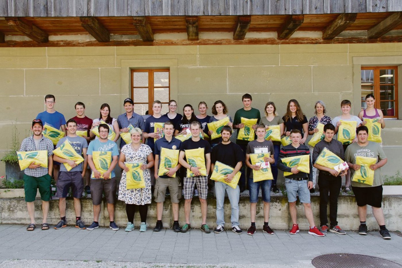 Eine grosse Gruppe konnte für das Bild zur diesjährigen Pflanzenmeisterschaft am Inforama posieren. Es sind Lernende aus dem 2. Lehrjahr der landwirtschaftlichen Grundbildung. (Bilder zVg)
