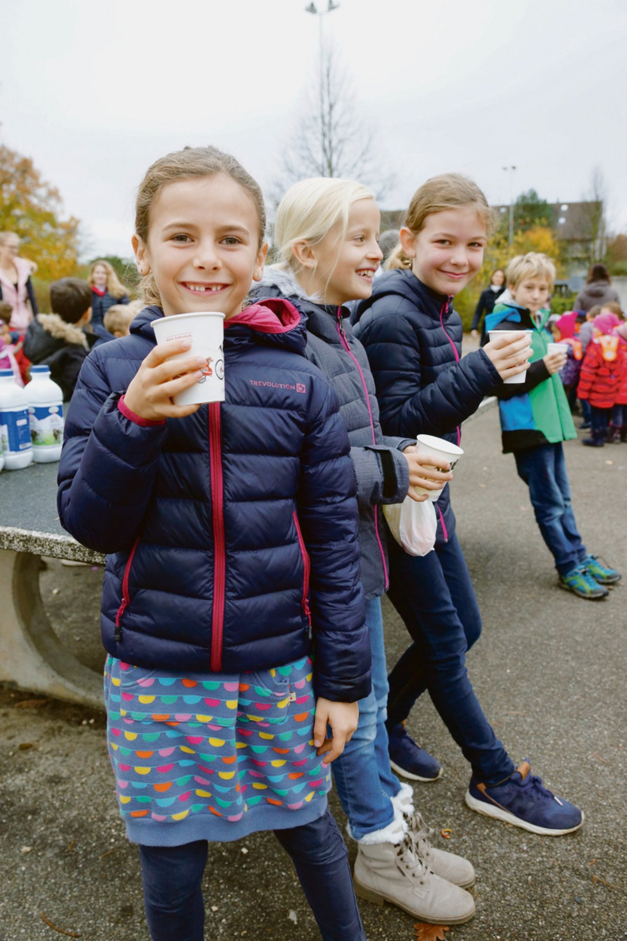 Gestern Donnerstag erhielten die Kinder in den Schulen und Kitas der Zentralschweiz und des Aargaus an insgesamt 552 Standorten eine Portion Milch.(Bild zVg)
