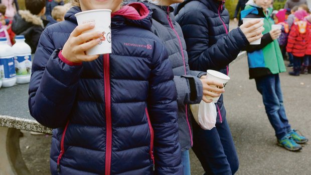 Gestern Donnerstag erhielten die Kinder in den Schulen und Kitas der Zentralschweiz und des Aargaus an insgesamt 552 Standorten eine Portion Milch.(Bild zVg)