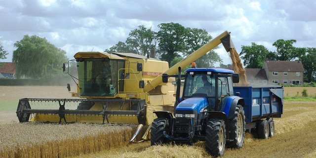 Der Lärm von Landmaschinen kann die Bevölkerung ärgern. (Symbolbild pd)