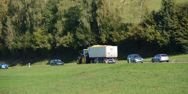 2019 ist die die Verordnung über die technischen Anforderungen an Strassenverkehrsfahrzeuge (VTS) geändert worden – das gilt auch für landwirtschaftliche Fahrzeuge. (Bild BauZ)