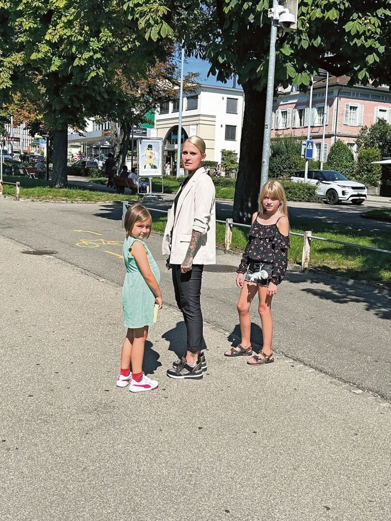Sarah Schönenberger mit ihren Kindern Anna und Svenja bei einem Ausflug nach Wil – das muss auch mal drinliegen.