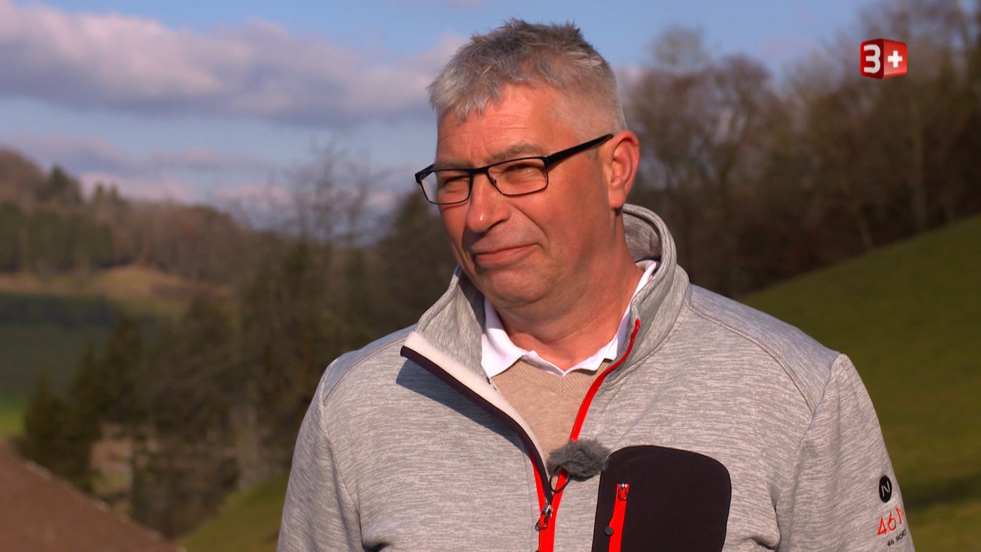 Nach dem Tod seiner Frau war der 50-Jährige lange alleine. Das soll nun aber eine Ende haben. (Bild 3+)