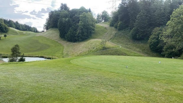 Insbesondere die Greens, welche rund um das Loch liegen, benötigen viel Pflege wie eine intensive Düngung und Behandlungen mit Pflanzenschutzmitteln.