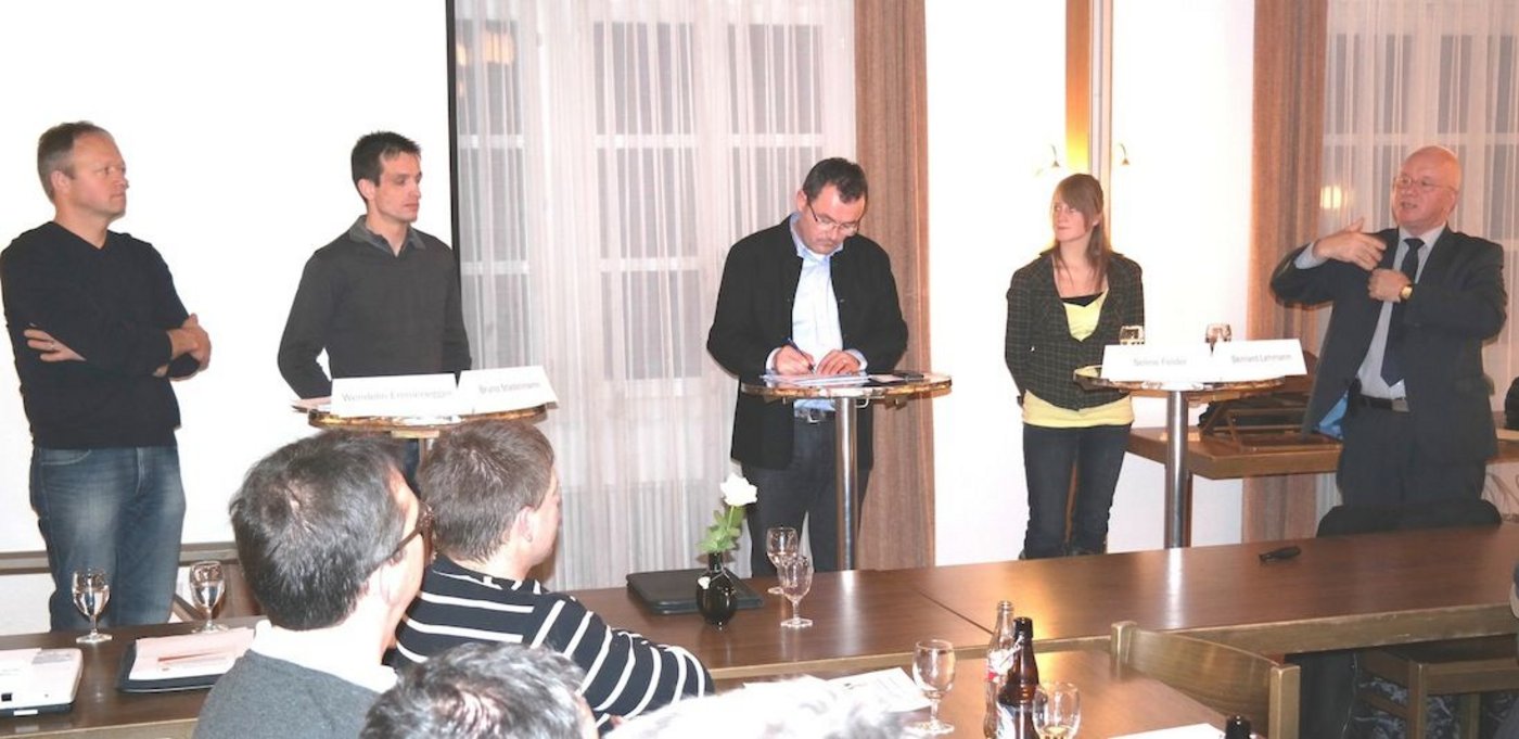Am Podium von links: Wendelin Emmenegger, Bruno Stadelmann, Stefan Heller, Seline Felder und Bernard Lehmann. 