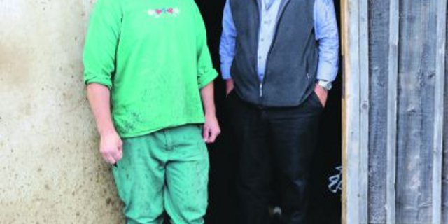 Älpler Hans Schnyder (links) und Alpgenossenschaftspräsident Balz Kessler konnten bisher wegen den BVD-Fällen in der Region noch nicht alle Alpplätze besetzen. (Bild reb)