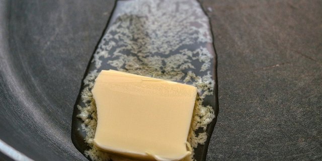 Eine kleinere Mindespackungsgrösse würde Butterimporte fördern, warnt Uniterre. Das sei angesichts des «beschämend» tiefen Milchpreises inakzeptabel. (Bild planet_fox / Pixabay)