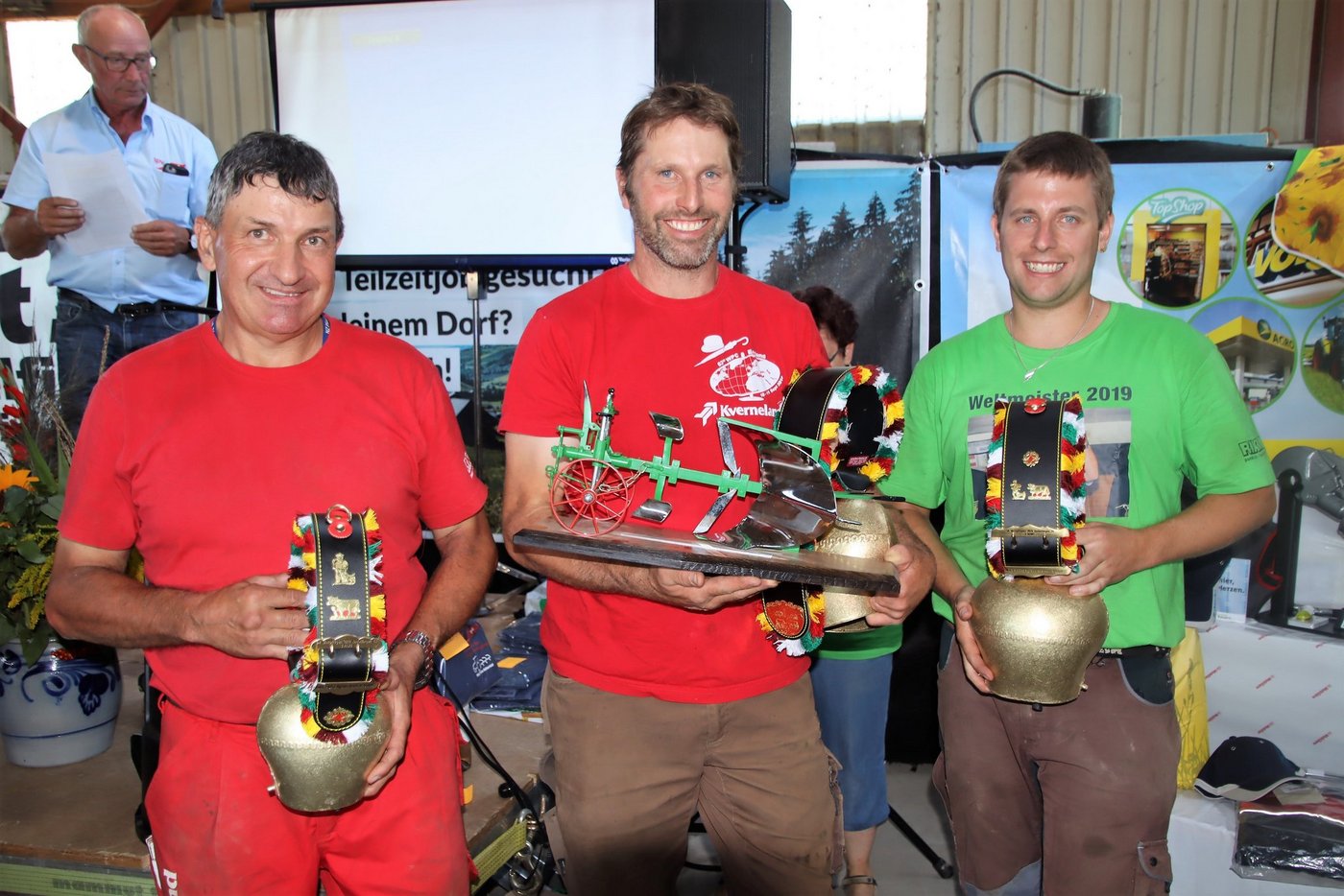 Das Siegertrio der diesjährigen Schweizermeisterschaften im Wettpflügen (v. l. n. r.):t Peter Ulrich (3.), Beat Sprenger (1.) und Marco Angst (2.) (Bilder Roland Müller)