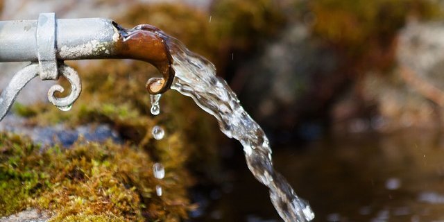 Gegenvorschlag oder nicht: Die Taktik zur Abwehr der Trinkwasser-Initiative ist noch offen. (Bild Pixabay)