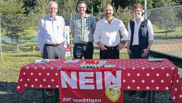 Peter Hegglin, Daniel Sidler, Thomas Rickenbacher und Regula Iten (v. l. n. r.) warben für ein Nein. 