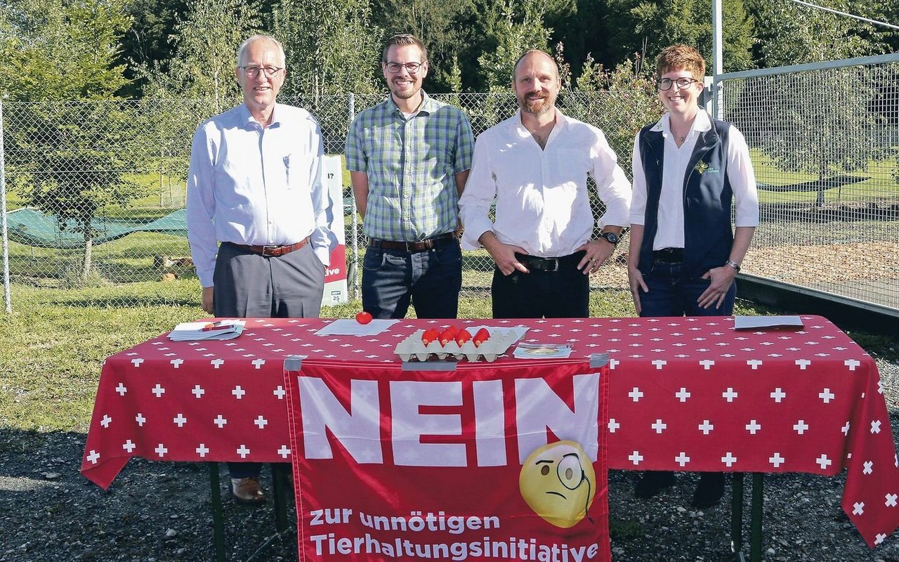 Peter Hegglin, Daniel Sidler, Thomas Rickenbacher und Regula Iten (v. l. n. r.) warben für ein Nein. 