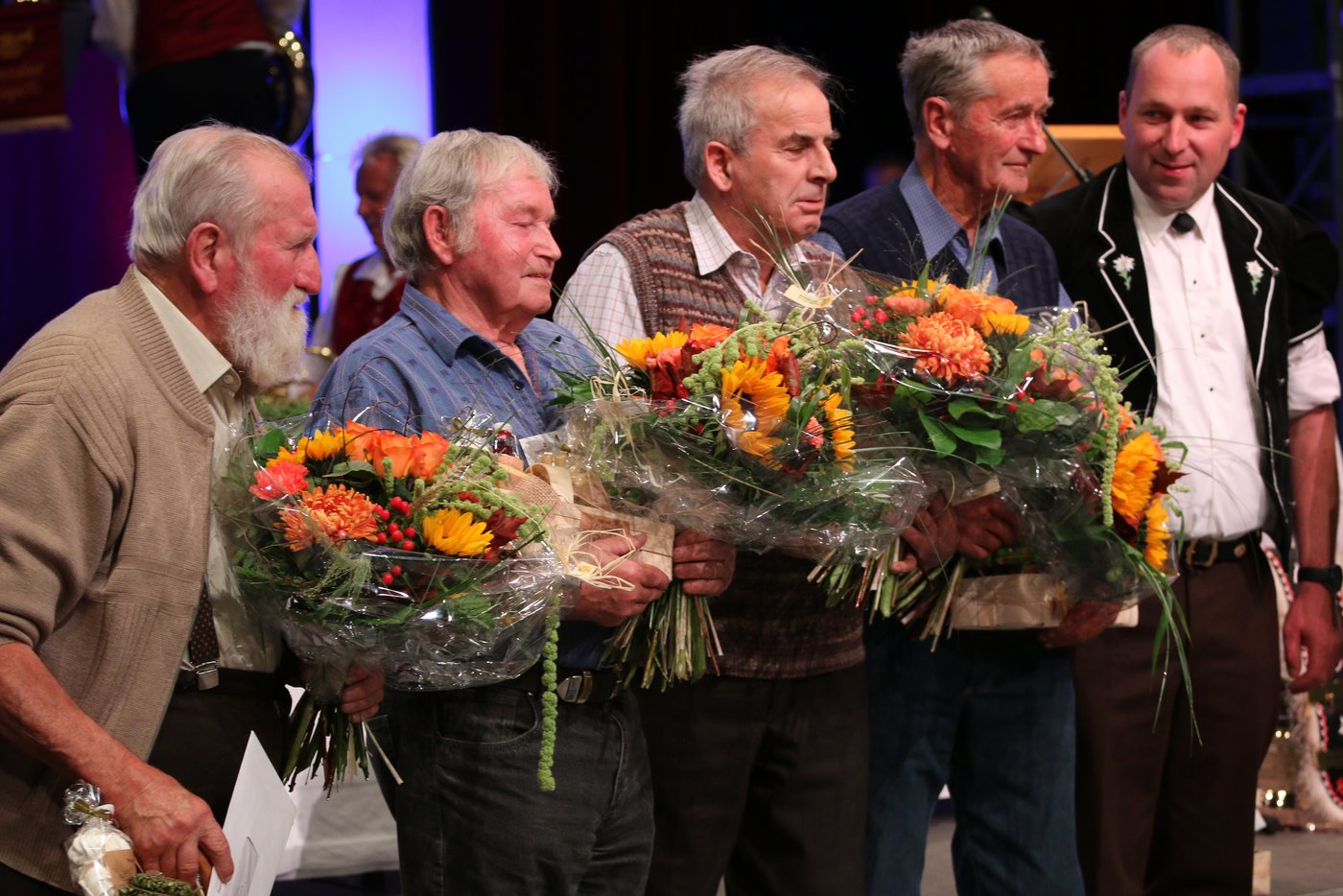 Präsident Markus Gerber (rechts) ehrte die Milchwäger für ihren jahrelangen, unermüdlichen Einsatz.