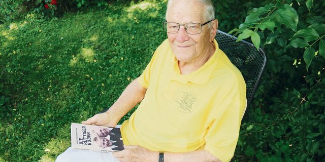 Ernst Lerch braucht Bauernfamilien nicht vorgestellt zu werden. Zusammen mit seinem Bruder gab er ein Buch heraus, welches ihr langes Leben beschreibt.