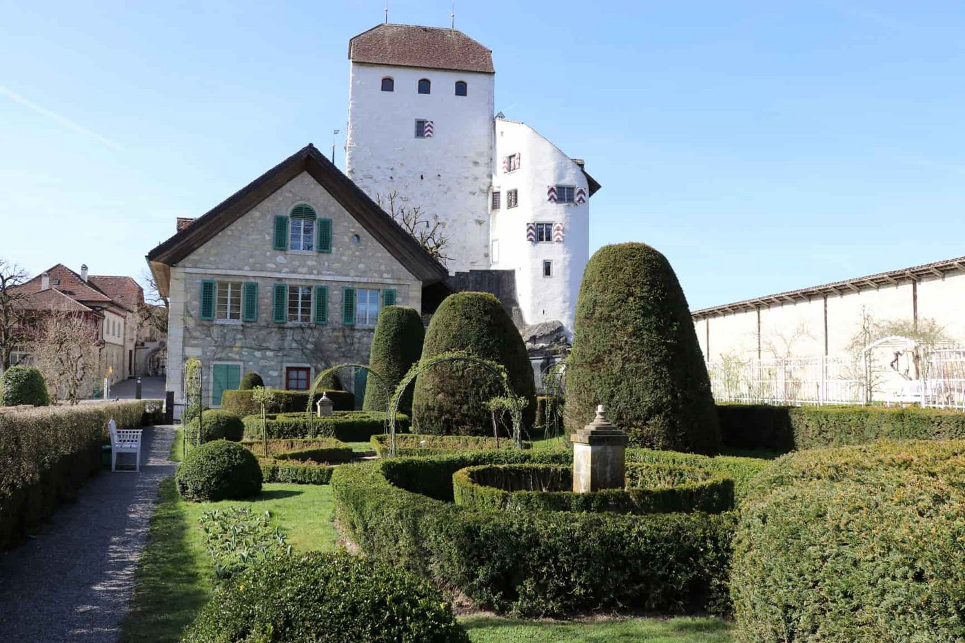 Der barocke Rosengarten auf Schloss Wildegg ist ein beliebtes Ausflusgziel. (Bild Ruth Aerni)