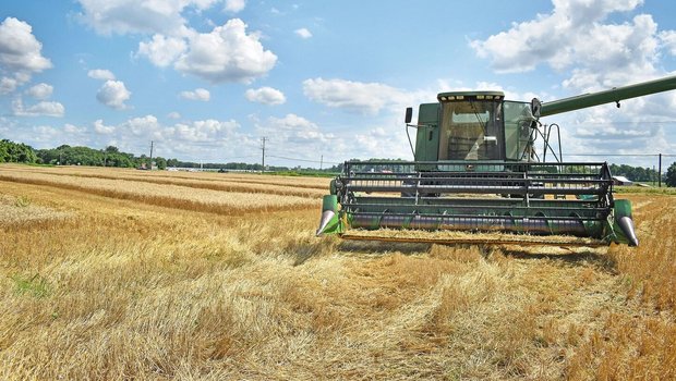Ein technischer Defe Ein technischer Defekt und der Mähdrescher steht still. Das geht ins Geld. Bei technischen Ursachen und Missgeschicken greift die Versicherung.