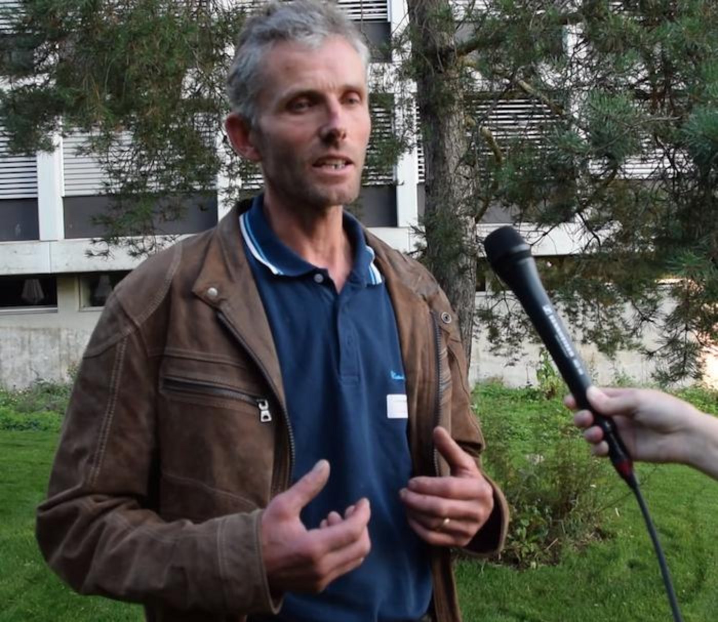 Landwirt Andreas Lehmann erklärt im Interview, wie er seine Ideen zur Innovation umsetzte. (Screenshot lko)