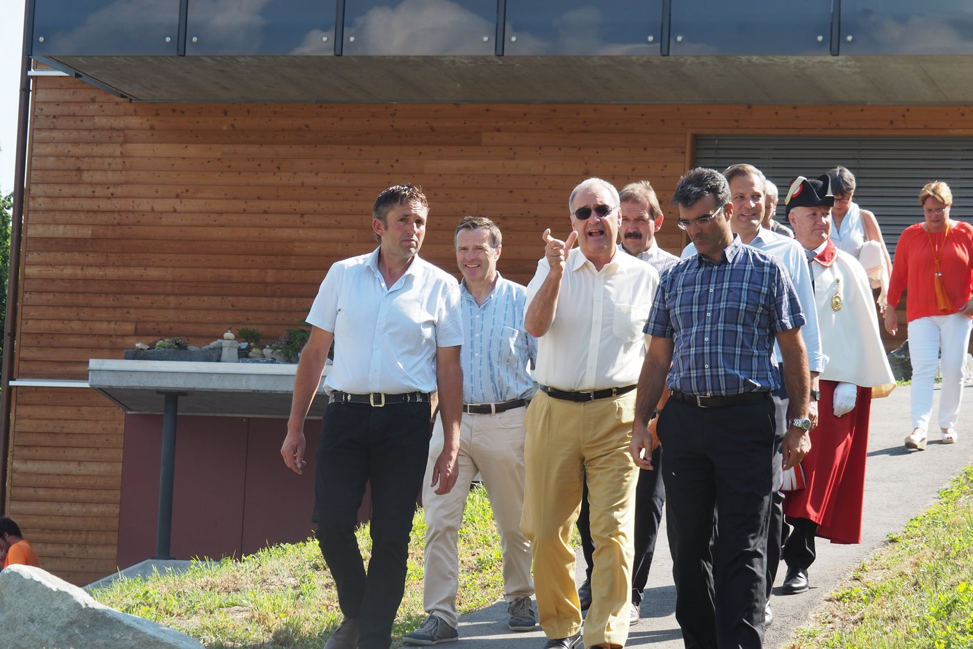  Ankunft von Guy Parmelin. Der Bundesrat wird umrahmt von (v. l. n. r): Thomas Roffer, Präsident Bündner Bauernverband; Urs Schneider, Vizedirektor SBV und Regierungsrat Markus Caduff.