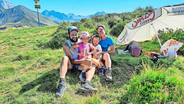 So oft wie möglich g So oft wie möglich geniessen wir die Zeit als Familie, denn von nun an werden wir bis zur Alpabfahrt unter der Woche an verschiedenen Orten wohnen.