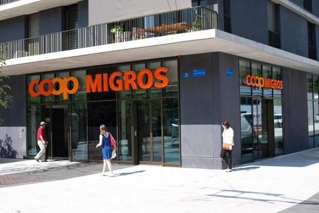 Der Detailhandel engagiert sich nur zögerlich gegen die Pflanzenschutz-Initiativen So einig wie selten: Coop und Migros sagen nur leise Nein zu den Pflanzenschutz-Initiativen. (Bild 24Heures)