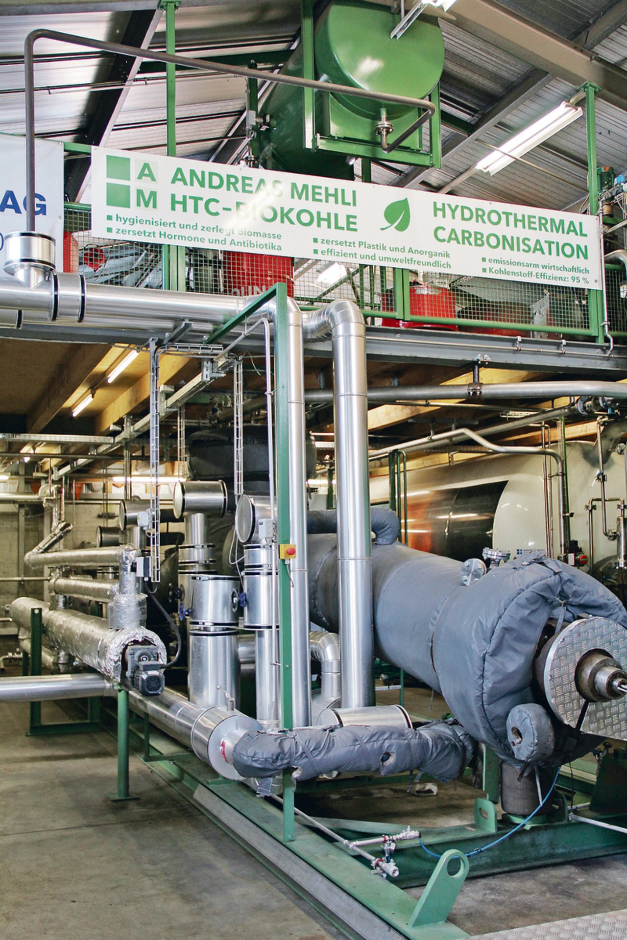Der 2500-Liter-Reaktor für Hydrothermale Carbonisierung in den Gebäulichkeiten in Chur. (Bilder Sabine Tschudi)