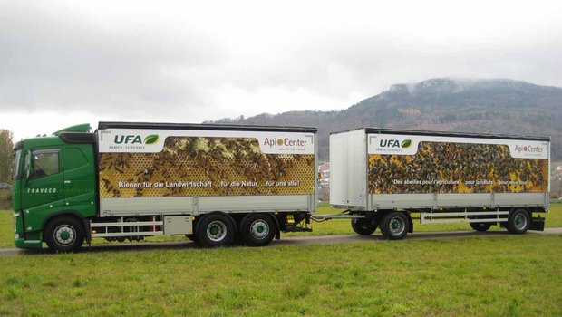 Dieser Lastwagen macht Werbung für Bienen und rollt nun durch die Schweiz. (Bild Fenaco)