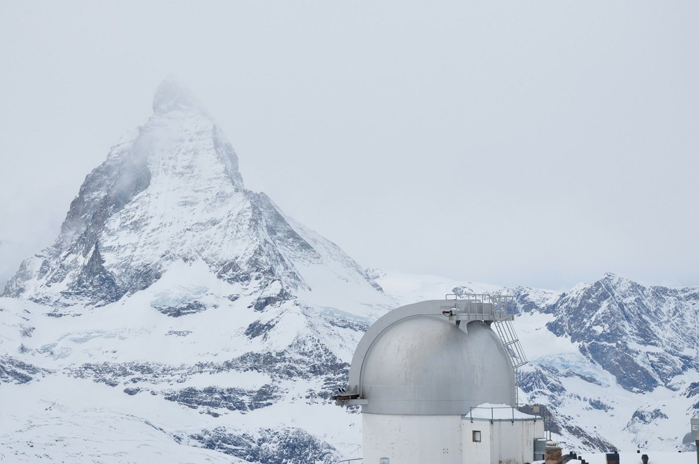 Blick aufs Matterhorn: Wegen Lawinengefahr ist Zermatt wieder von der Umwelt abgeschnitten. (Symbolbild Pixabay)