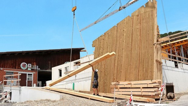 Investition Milchviehstall: WWF und Stiftung Landschaftsschutz stellen den langfristigen Nutzen infrage. 