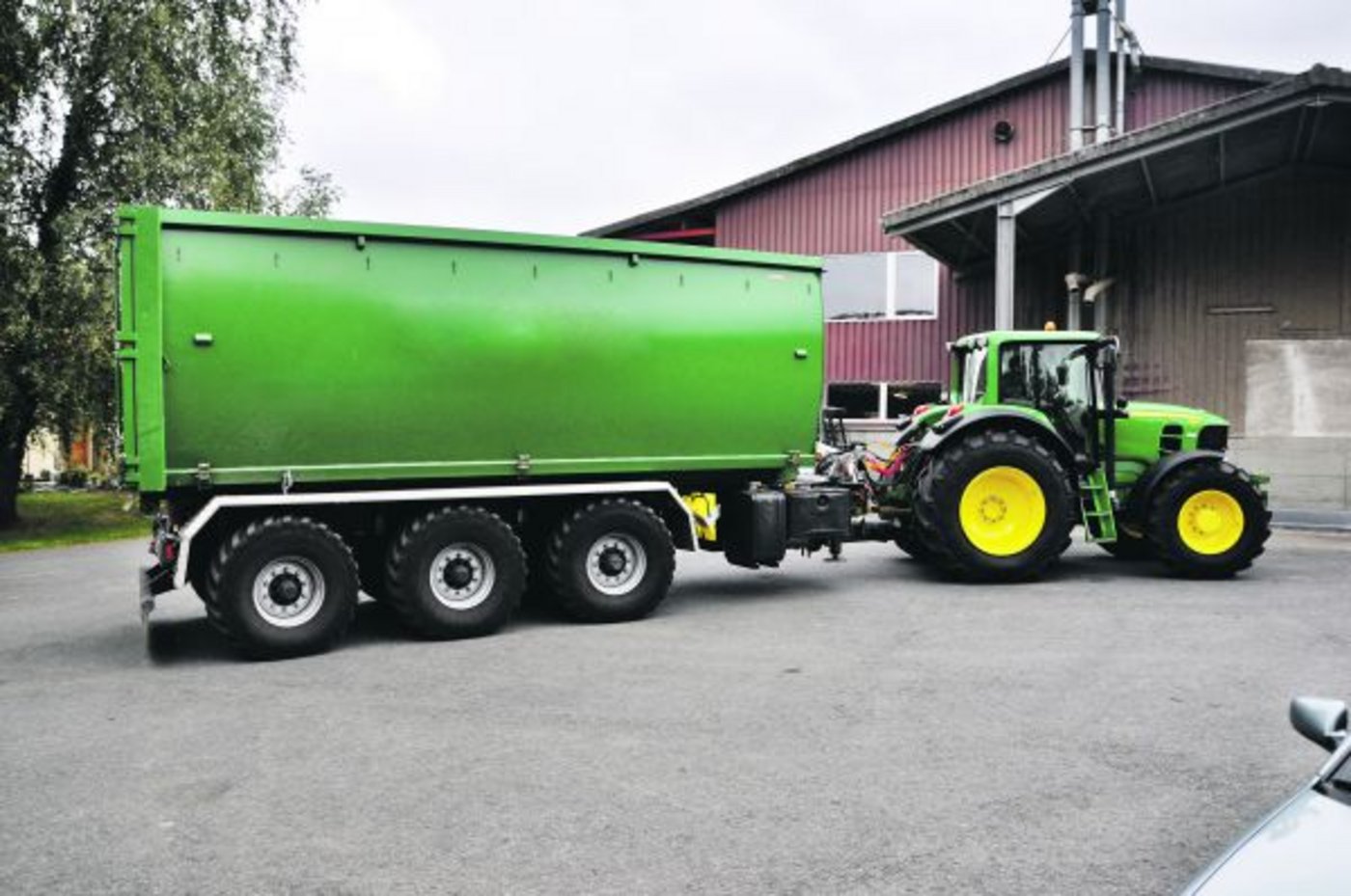 Neue Anhänger und neue Traktoren dürfen in Zukunft nur noch mit einem Zweileiter-Bremssystem ausgerüstet sein. (Bild bs)