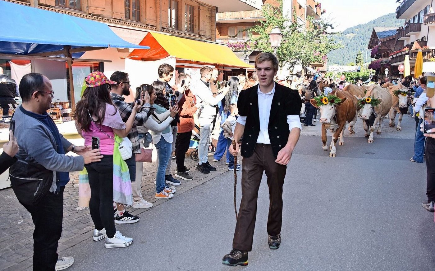 Die Kuhherde der Familie Paul Allenbach aus Bissen von der Alp Mittelberg machte den Anfang. 