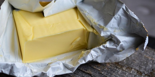 In der Schweiz werden jedes Jahr gegen 42 000 Tonnen Butter verbraucht. (Bild:  congerdesign auf Pixabay)