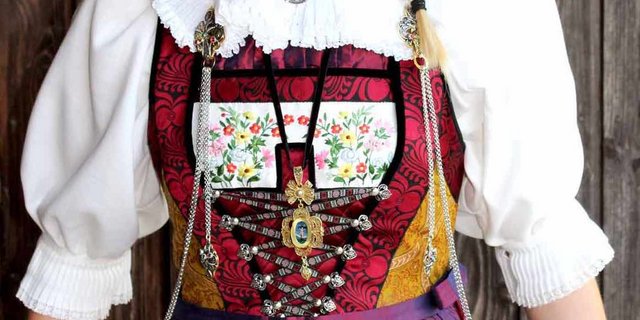 Eine wunderschöne Luzerner Festtagstracht. (Bild Anita Krummenacher)