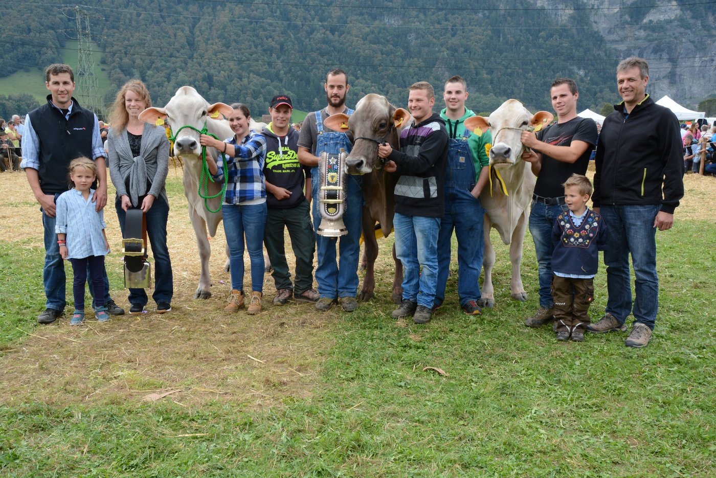 Das Podest der Miss-Wahlen (v. l. n. r.): Vigor Vicky, Hansruedi Arnold, Bürglen; Jongleur Fleur, Manuel Arnold, Erstfeld; Jongleur Evolet, Manuel Arnold, Erstfeld.