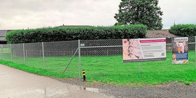 Um eine Einschleppung des ASP-Virus in den Schweinebestand zu vermeiden, gilt es, das Betriebsgelände zu umzäunen.  