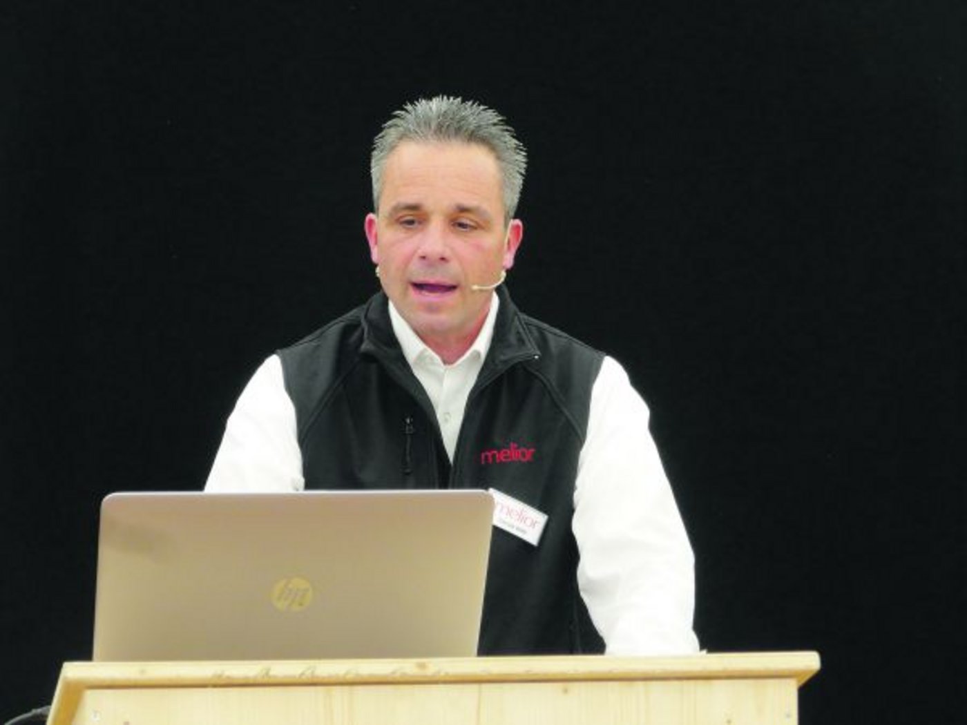 Er will auf vorhandene Daten aus der Tierverkehrsdatenbank und der Zuchtverbände setzen: Product Manager Corsin Willi von Meliofeed. (Bild akr)