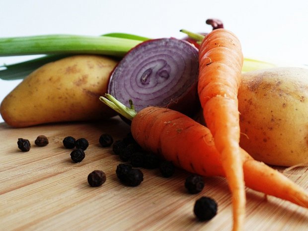 Lauch, Zwiebeln, Karotten und Kartoffeln waren in Hofläden wie auch im Detailhandel gefragt. (Bild Pixabay)
