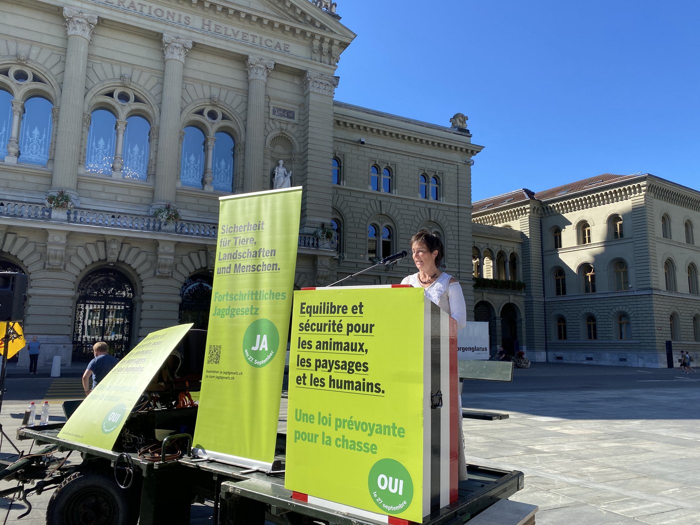 Die direkt betroffene Bergbäuerin Regula Schmid-Blumer berichtete aus eigener Erfahrung über die Schwierigkeiten beim Herdenschutz im Berggebiet. (Bild lja)