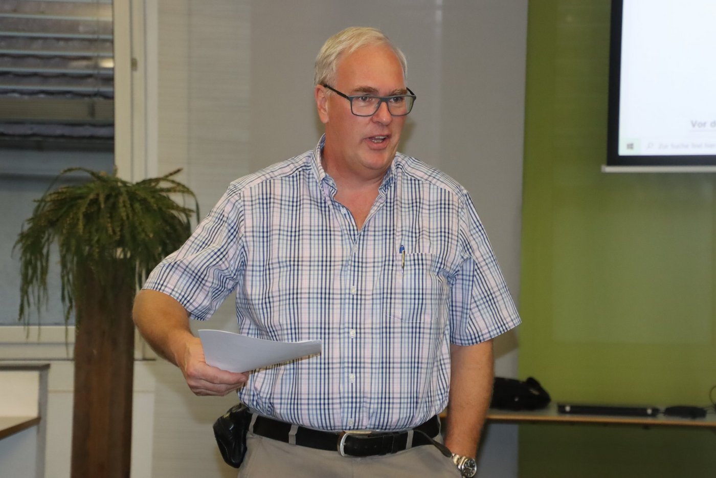 Max Wellauer zeigte auf, wie der Branchenverband Thurgauer Wein den Zukunftsprozess unter Einbezug der Basis starten will. (Bild: Roland Müller)