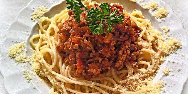 Italiener sind besonders stolz auf ihre Essenskultur. Ein Bürgermeister wollte die Bezeichnung "Bolognese" ausrotten, das Gericht heisst "al ragù". (Bild Pixabay)