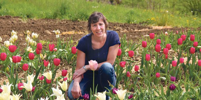 Jrene Zumbrunn betreibt im Oberbaselbiet ein Blumenfeld. (Bild bb)