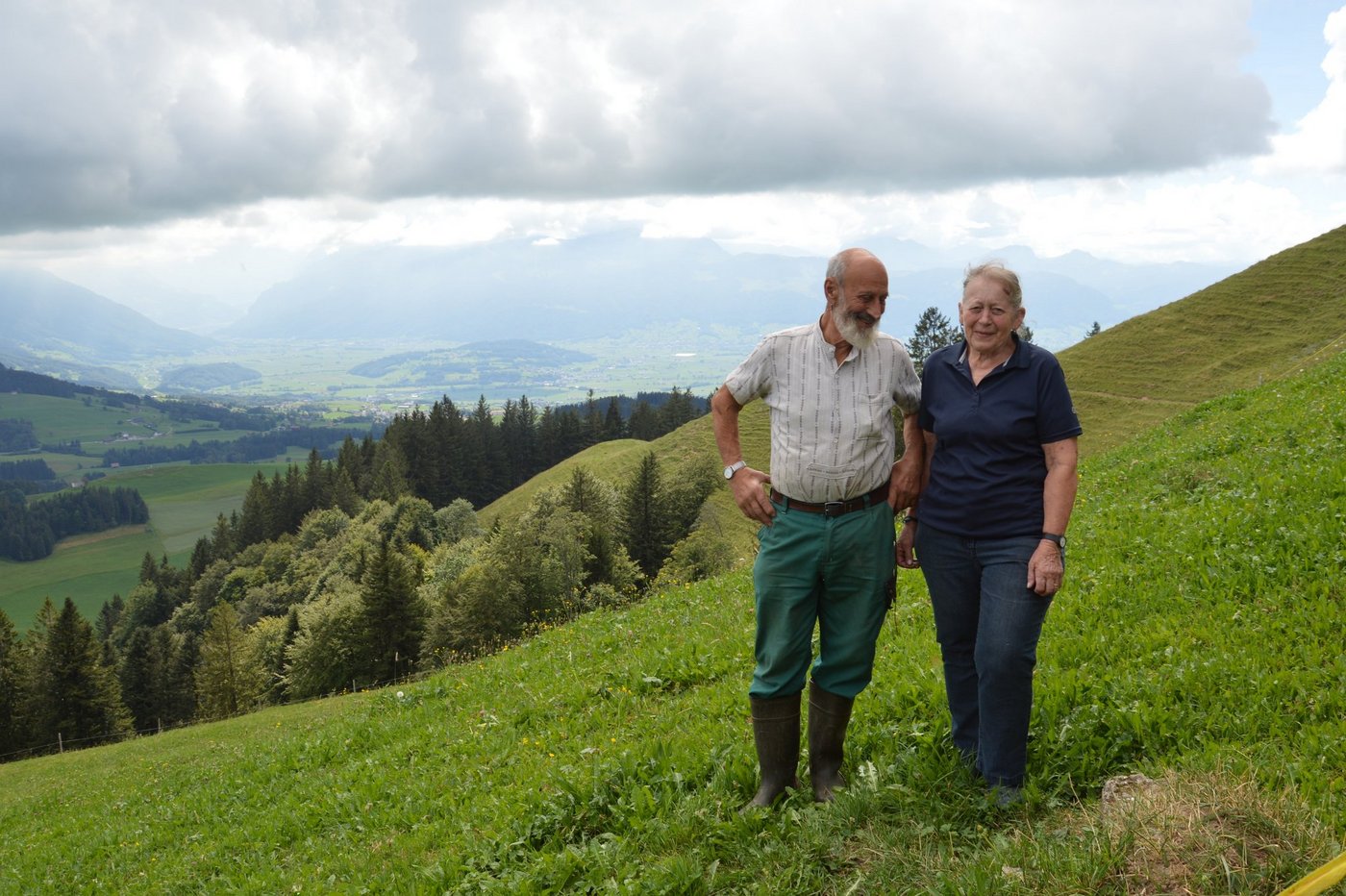 Für Marie und Karl Brander neigt sich nach 20 Jahren der letzte Sommer auf der St. Galler Alp Rotstein dem Ende zu.  (Bilder Barbara Schirmer)