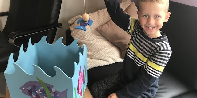 Nach einem zusätzlichen Jahr zu Hause, ist Lukas nun ein glücklicher Kindergärtner. (Bild asw)