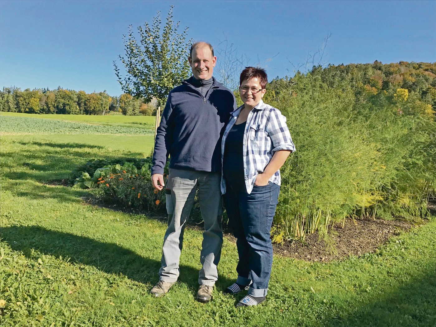 Erfahrungen dazu fehlen: Christoph und Anita Friedinger müssen beim Sorghum-Anbau viel selbst ausprobieren.(Bild Alexandra Stückelberger)
