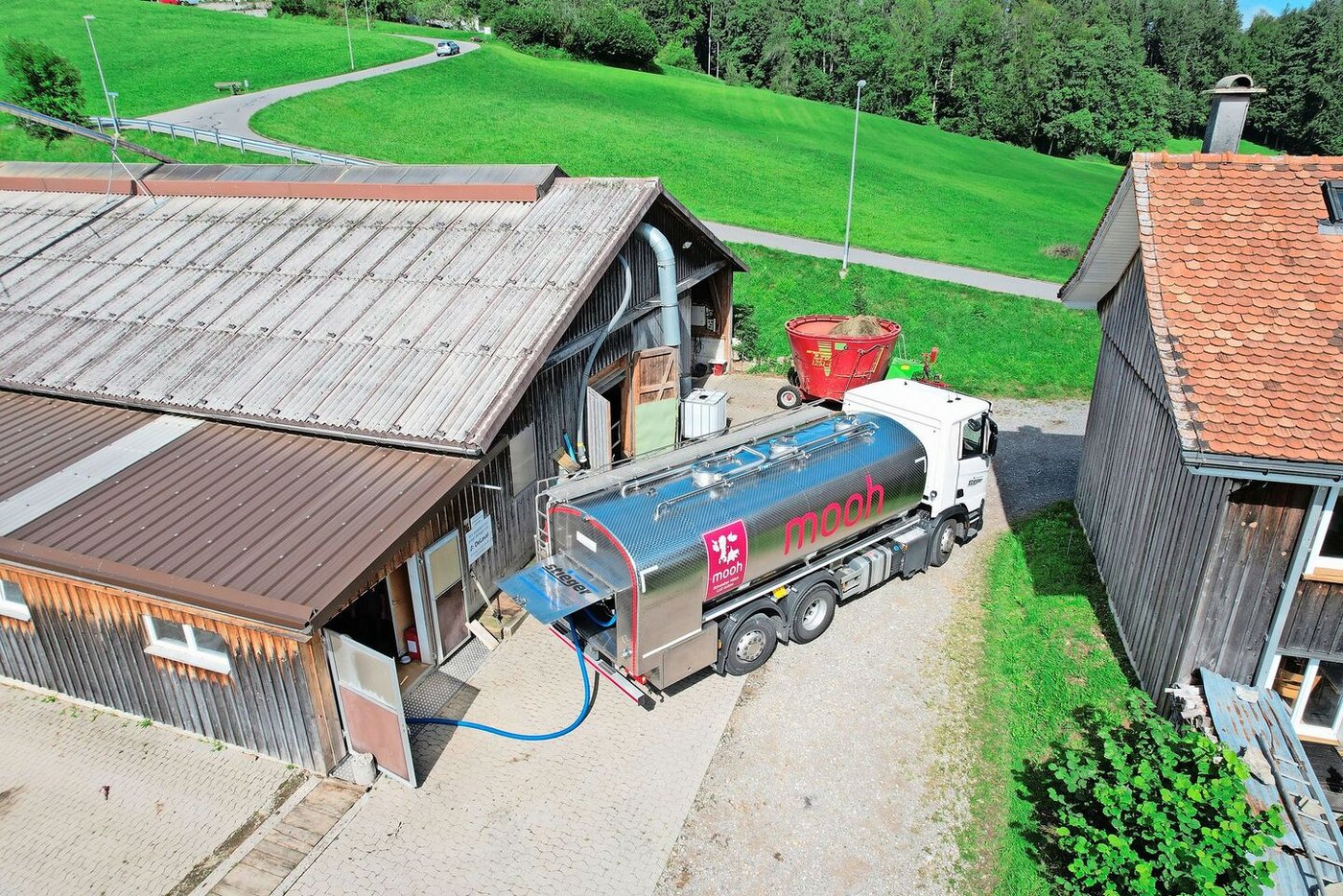 Täglich sind 80 Mooh-Lastwagen in 20 verschiedenen Kantonen unterwegs. Mit diesen Zahlen ist Mooh die grösste Milchvermarktungsorganisation der Schweiz.