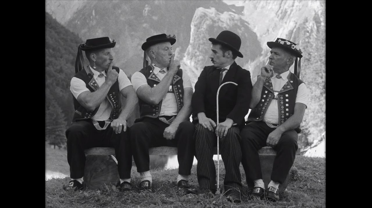 Auch Charlie Chaplin gelingt es nicht, das Appenzeller Käsegeheimnis zu lüften. (Bild Screenshot Appenzeller)